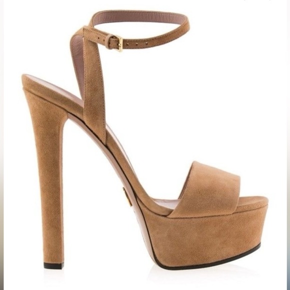 Gucci Nude Platform Heels - Picture 1 of 5